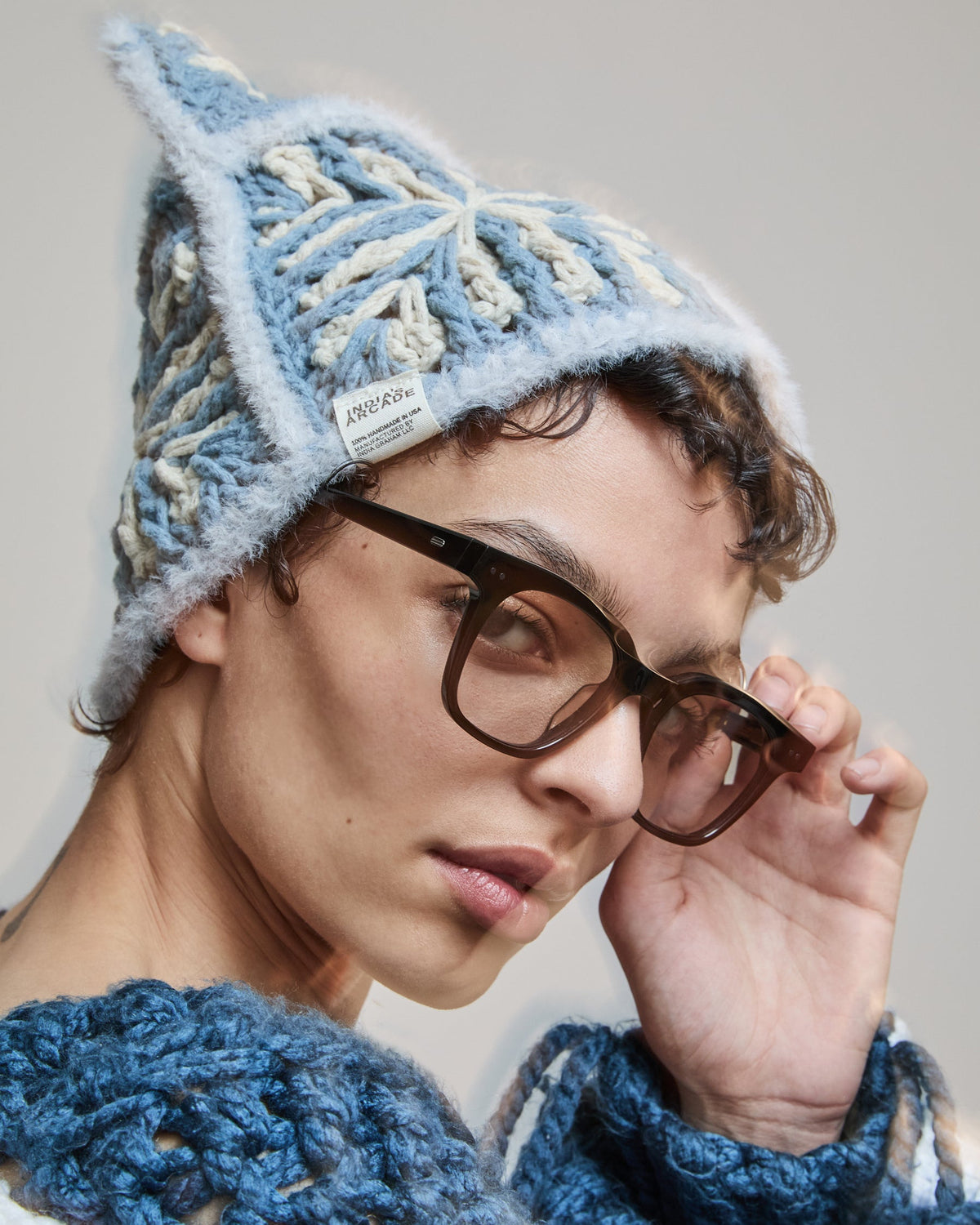 HAT 002