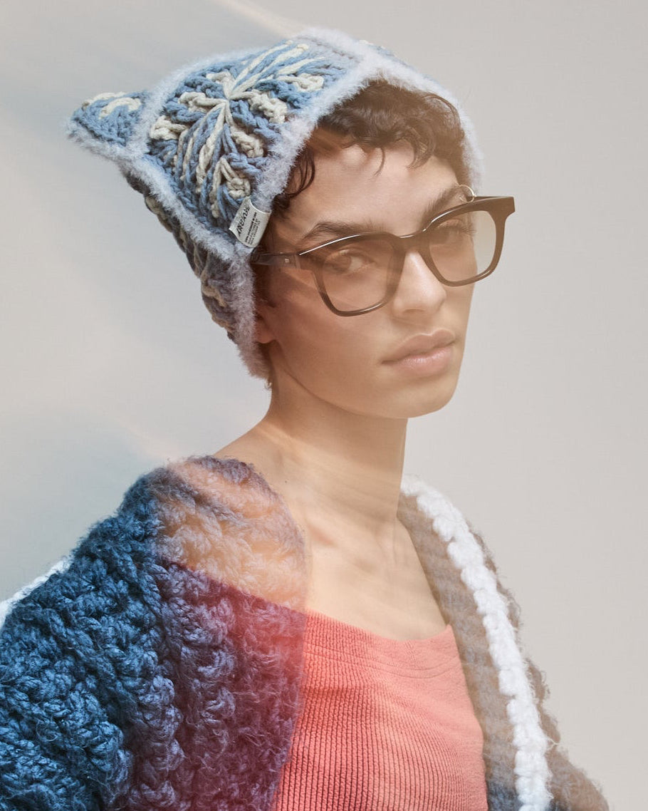 HAT 002