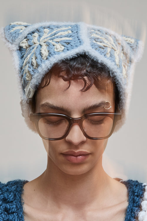 HAT 002