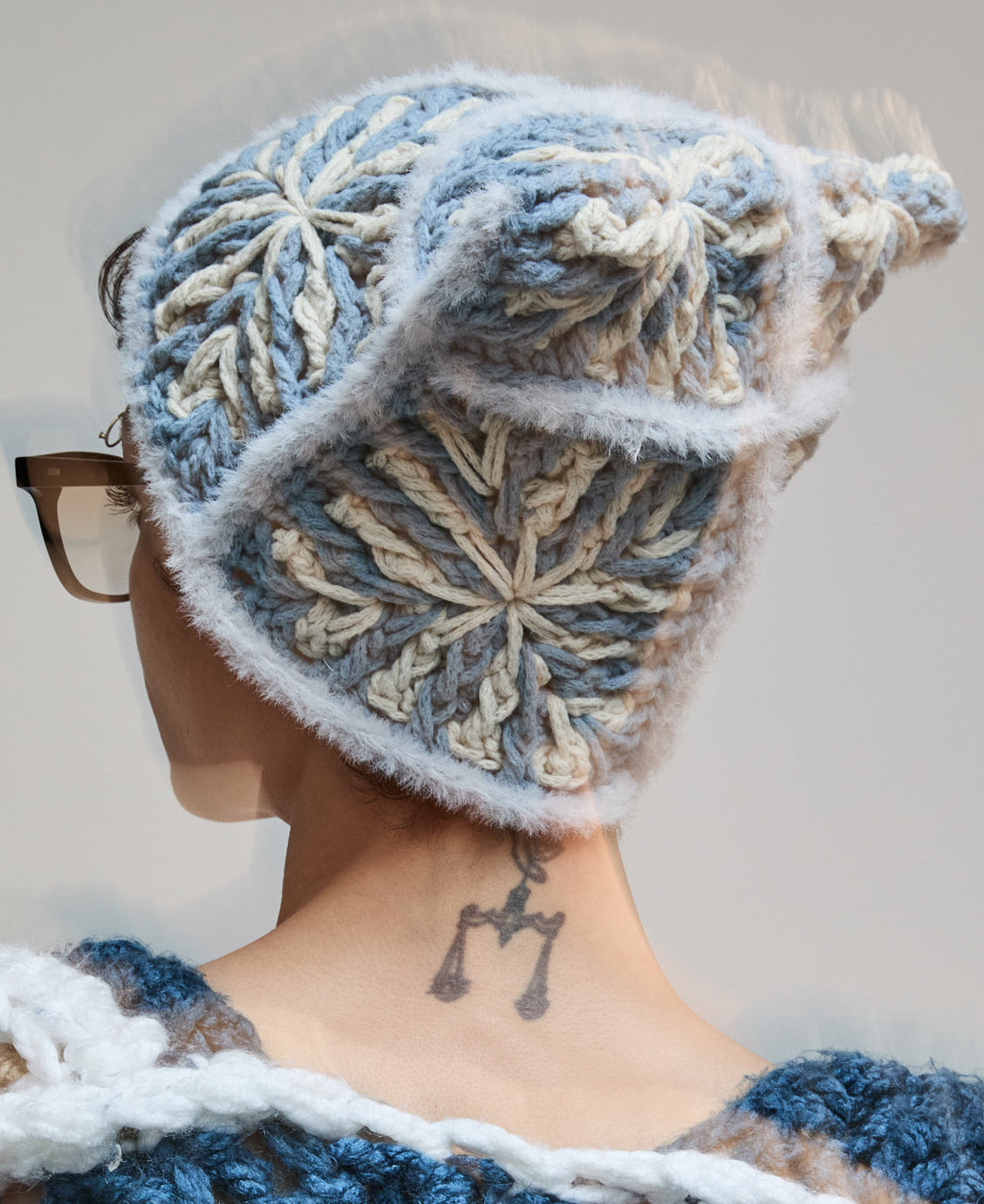 HAT 002